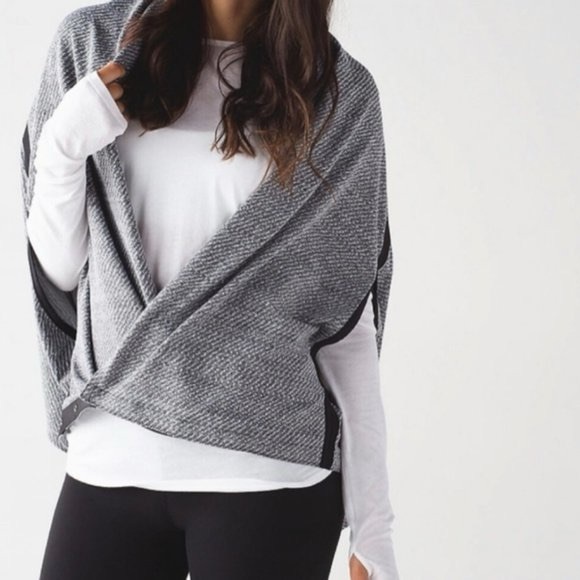 Lululemon Vinyasa Scarf Wrap gray white heathered color snap buttons one size - Picture 4 of 9